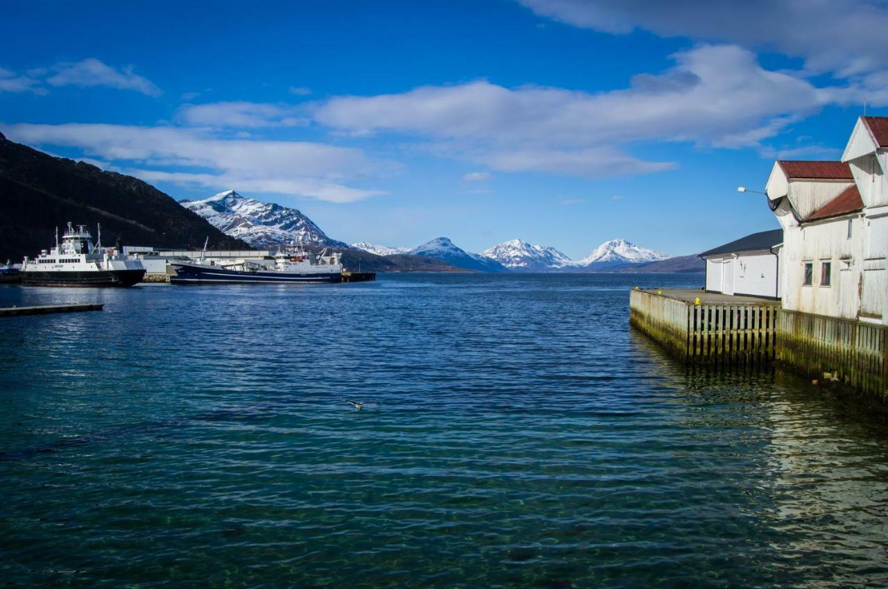 Lofoten Gate Hostel Lodingen Ngoại thất bức ảnh